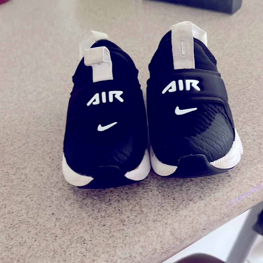 Nike 270 black and white toddler size 6C